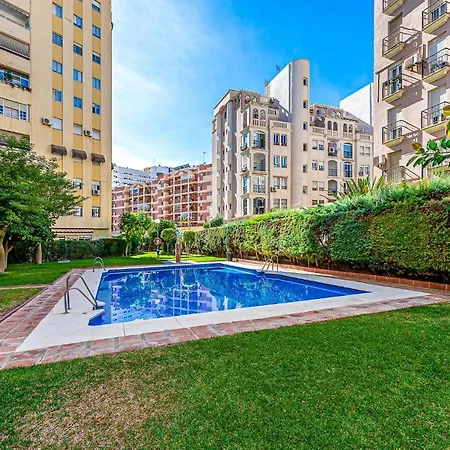 4 Bedroom In דירה