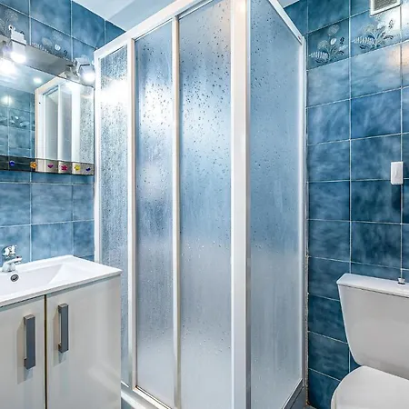 4 Bedroom In דירה *